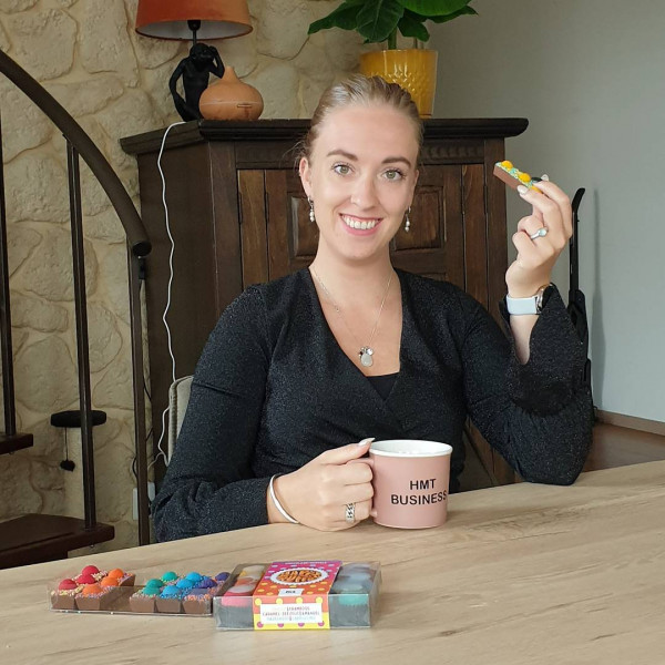 A moment for myself❤After a busy workday I really love to have a moment for myself with a cup of coffee and these delisious chocolate bars and truffels.

Because I really love the chocolate I'm gonna do a give away from HappyTruffel. 

How can you win? 
- Follow tiffanytebbens and happy_truffel 
- Place a comment under this post why you have to win this amazing chocolate.
- Tag your bestfriend 

I choose a winner this Friday 17 September.

Are you gonna win?😏

The winner is rianne.oosterhuis
.
.
.
.
happytruffel chocolade genieten ad momentforyourself coffee chocolate happytruffelchocolate selfcare mindset